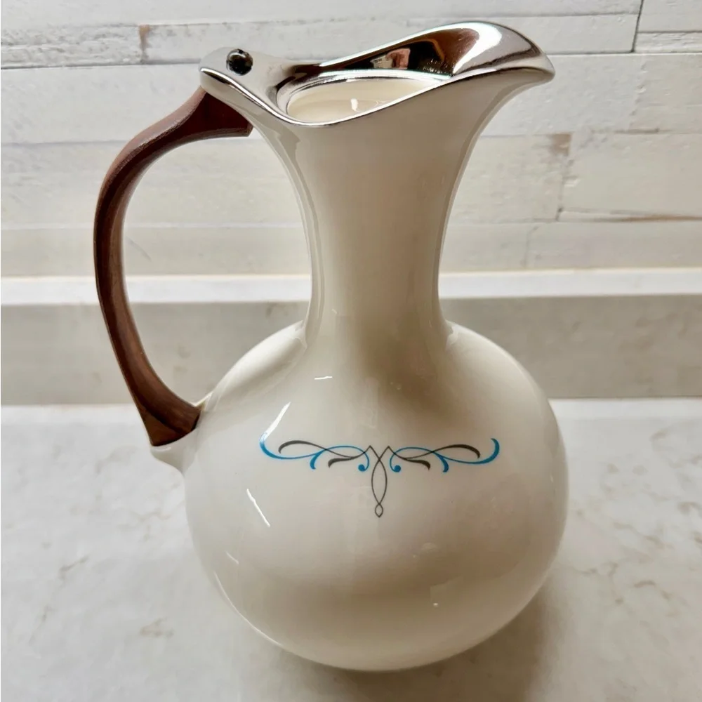 MID-CENTURY MODERN INSULATED COFFEE SERVER WITH WHITE OPALINE GLASS BODY